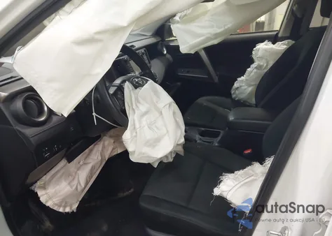 2018 Toyota Rav4 Le z USA, uszkodzony, nr VIN JTMBFREV7JJ207951